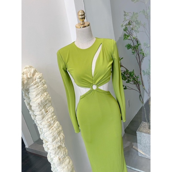 ĐẦM KHOÉT NGỰC CÓ KHOEN TAY DÀI ÔM BODY MÀU ĐEN M005