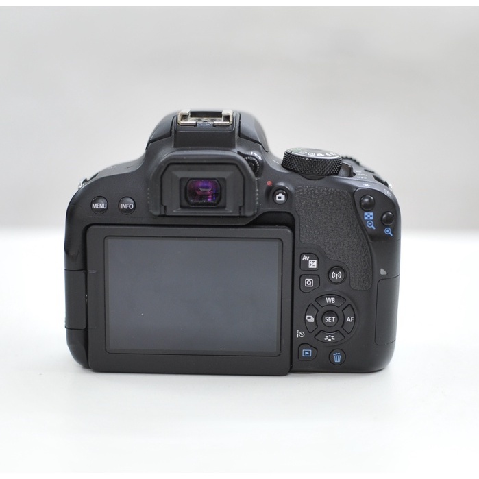 Bộ máy ảnh Canon EOS 800D kèm ống kính Canon EF-S 18-55mm STM