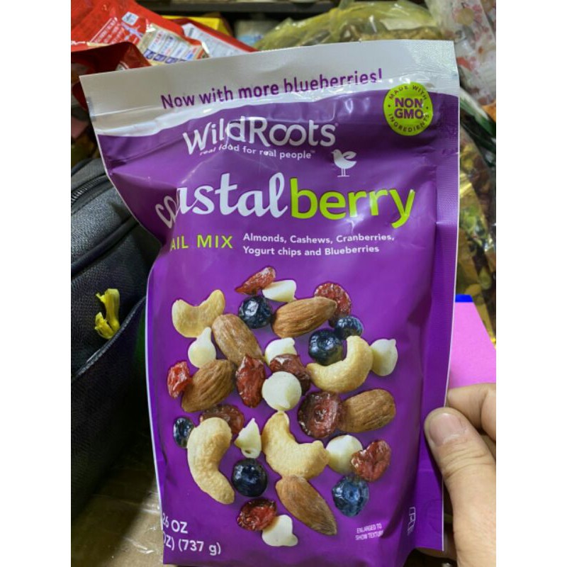 Hạt trái cây sấy khô thập cẩm Wild Roots Coastal Berry Trail Mix 737g