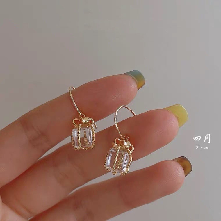 Khuyên Tai Dạng Kẹp Vành Tai Hình Nơ Dễ Thương Cho Nữ