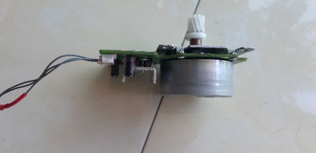 Motor bldc brushless 12-24v trục 8mm  chạy cánh 30cm