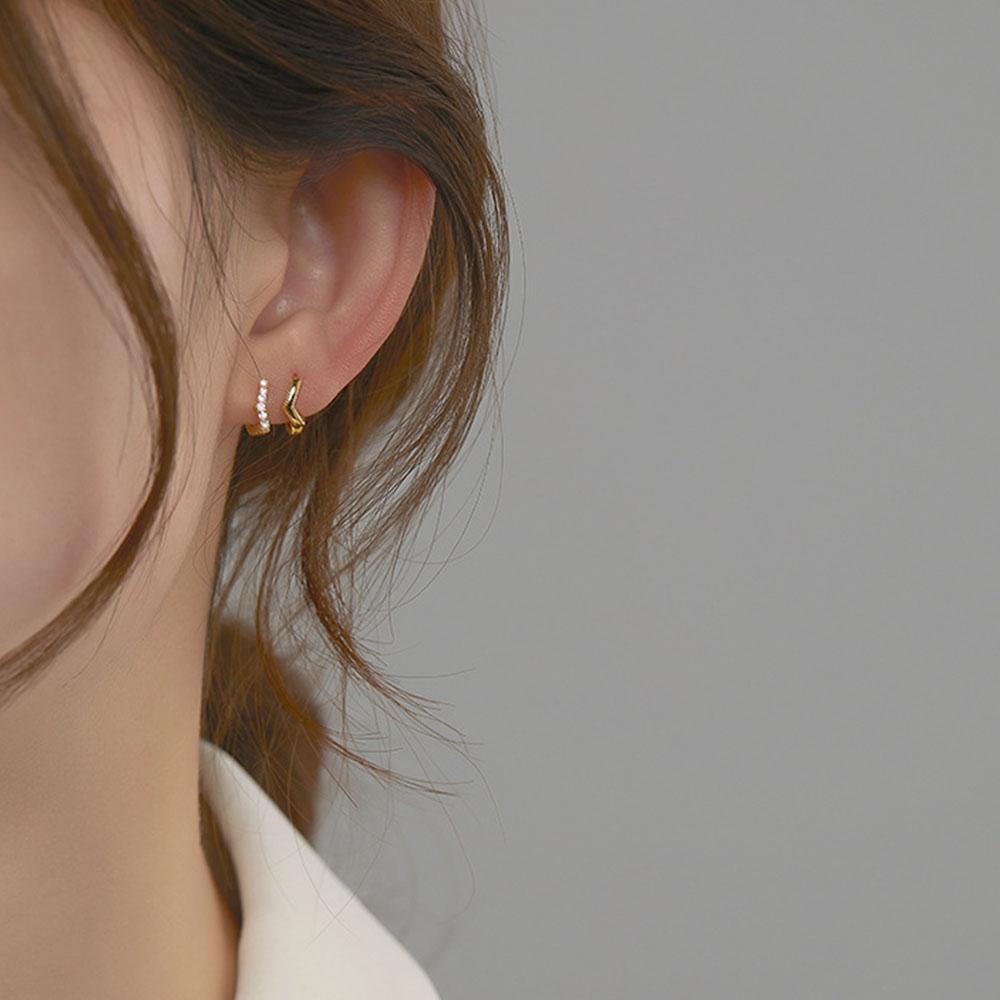 Khuyên Tai Dạng Kẹp Hình Bông Hoa Nhỏ Đơn Giản Tinh Tế Phong Cách Hàn Quốc