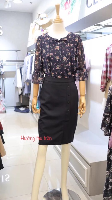 Chân váy công sở xẻ trước phối cúc thời trang | BigBuy360 - bigbuy360.vn
