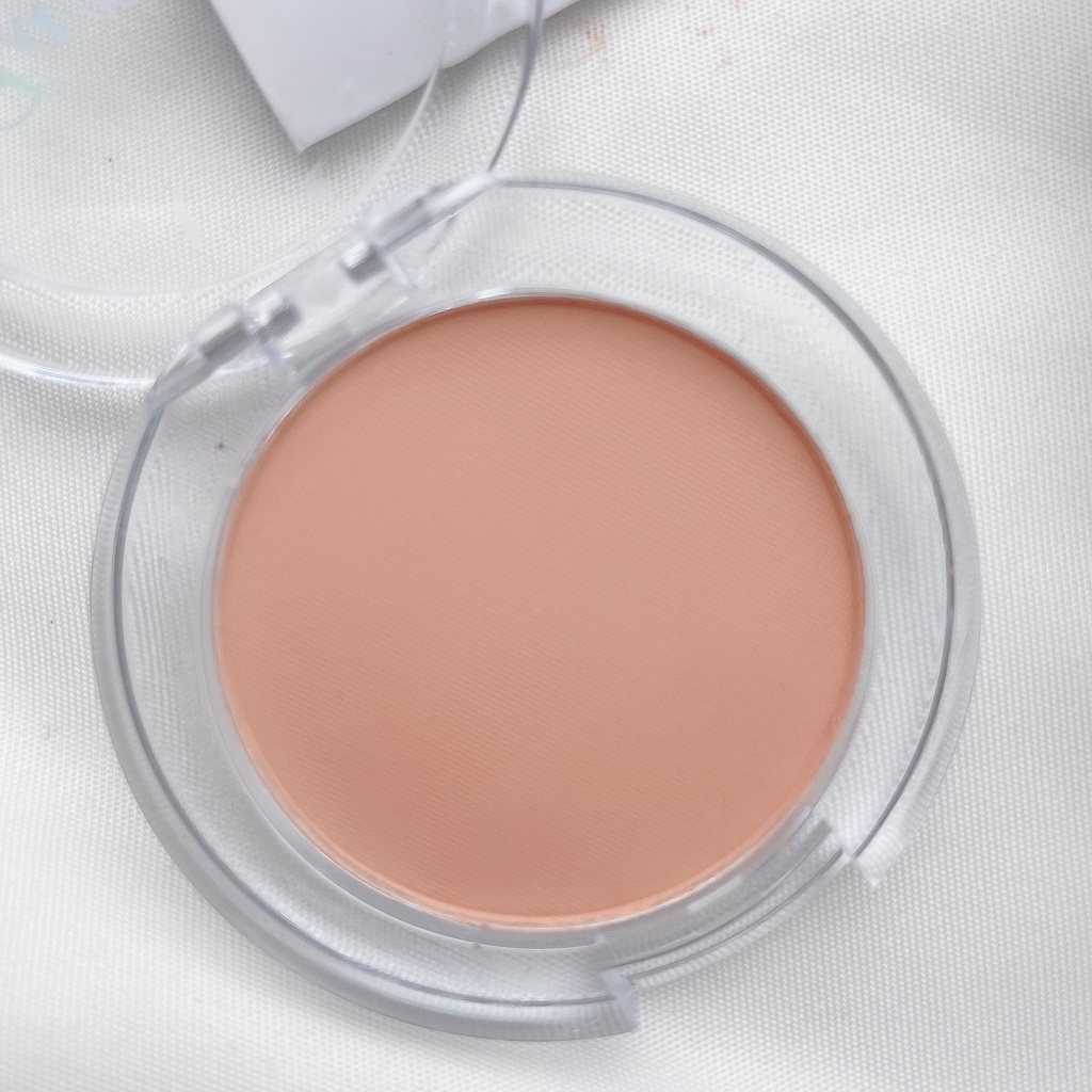 Phấn má hồng đơn sắc màu lỳ phối nhũ tạo hiệu ứng Gradient khi trang điểm | BigBuy360 - bigbuy360.vn