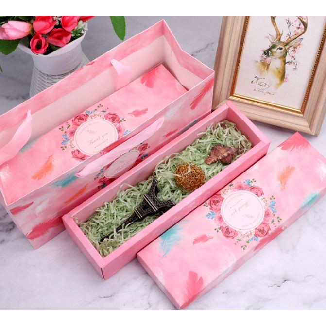 Set hộp và túi đựng bánh dứa lông vũ