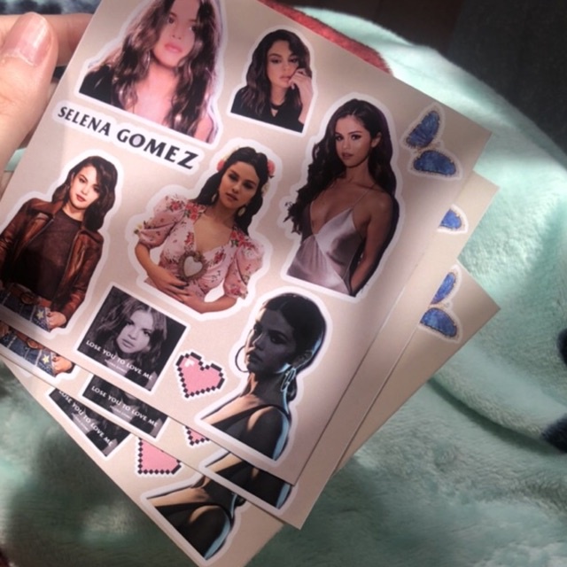 Sticker Dán Hình Selena gomez