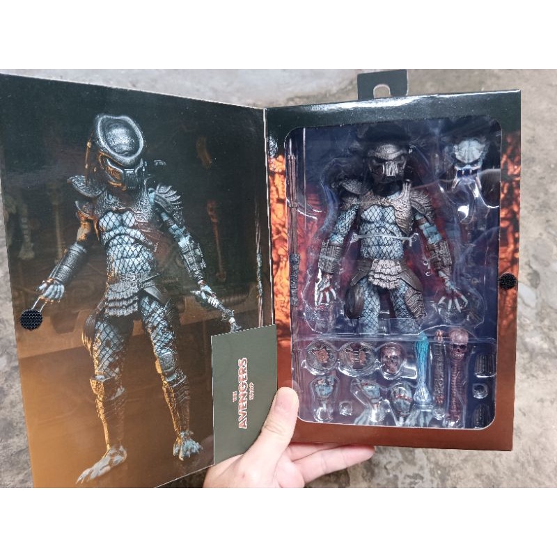 Mô hình NECA Ultimate Warrior Predator có sẵn