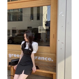Đầm đen phối cổ sơ mi xẻ tà