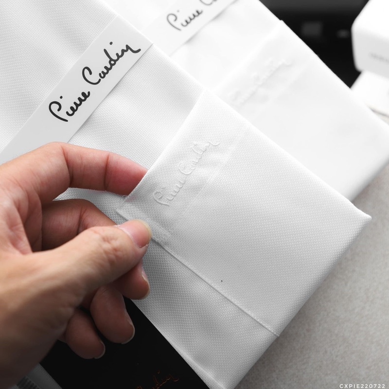 ÁO SƠMI Trắng tay dài  p.i.e.r.c.a.r.d.i.n