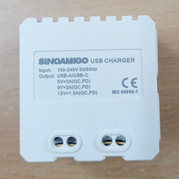 Hạt ổ cắm USB type C sinoamigo P21-QC1 lắp mặt nạ Panasonic âm tường dùng để sạc điện thoại