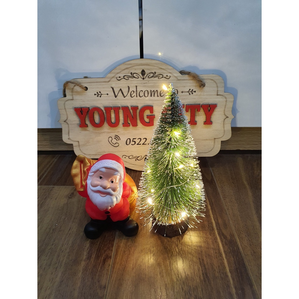 Cây thông noel mini có đèn trang trí nhiều màu