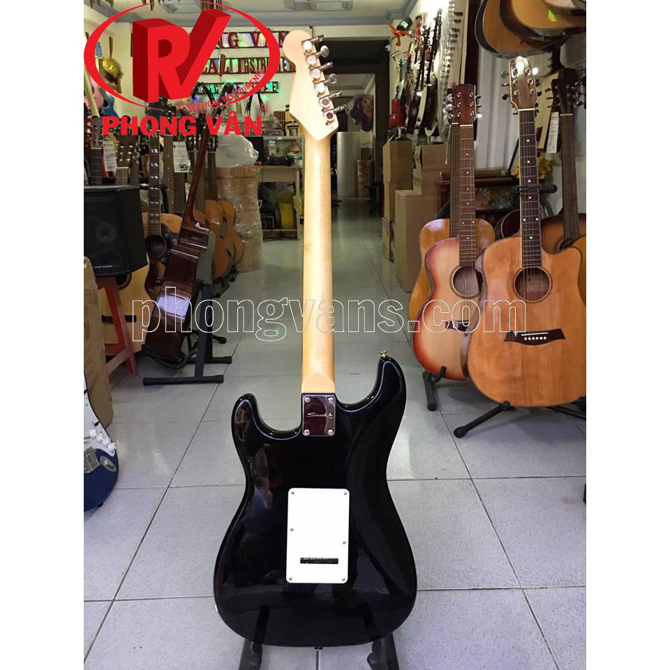 Đàn guitar điện solo Fender màu đen