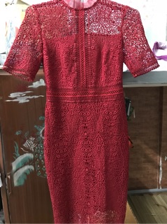 Váy ren tay lỡ