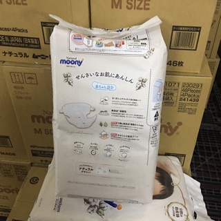 Bỉm - Tã quần Moony Natural size L - 36 miếng (Cho bé 9 - 14kg)