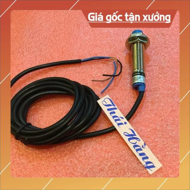 . Sen sơ từ E2E-X5MF1-PNP .