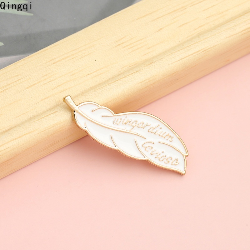 Trâm cài áo Miss Zoe hình lông vũ thời trang