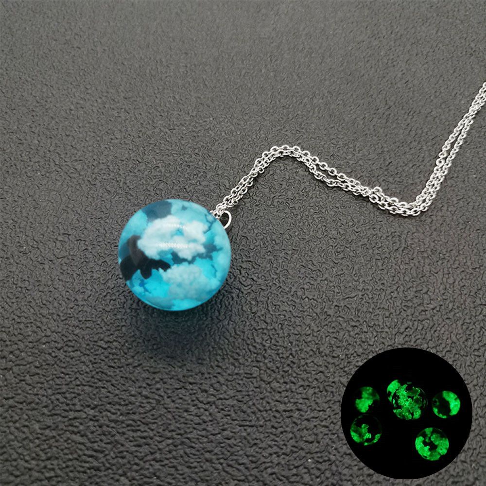 Dây chuyền mặt hình quả bóng tròn resin màu bầu trời mây xanh lam trong suốt phối chim đại bàng nhỏ thời trang cho nữ