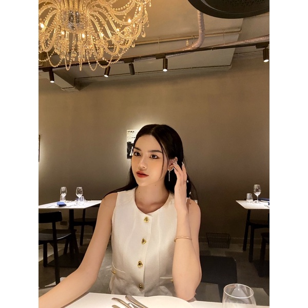 Pass set trắng gile + chân váy