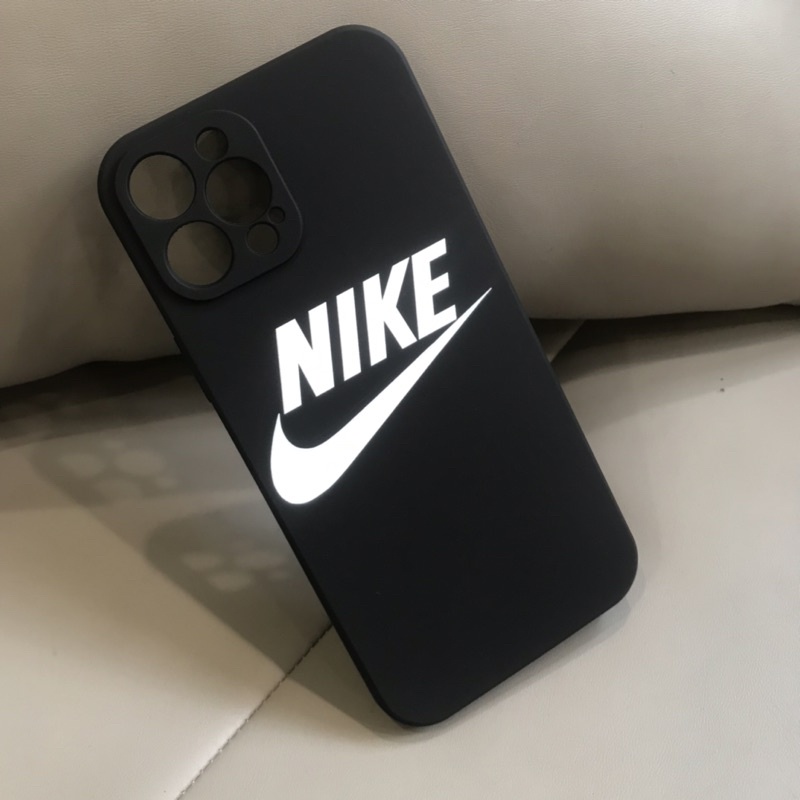 Ốp lưng logo ni.ke2  dẻo mềm vuông cạnh cho full dòng máy ip xưởng ốp akira Akira case