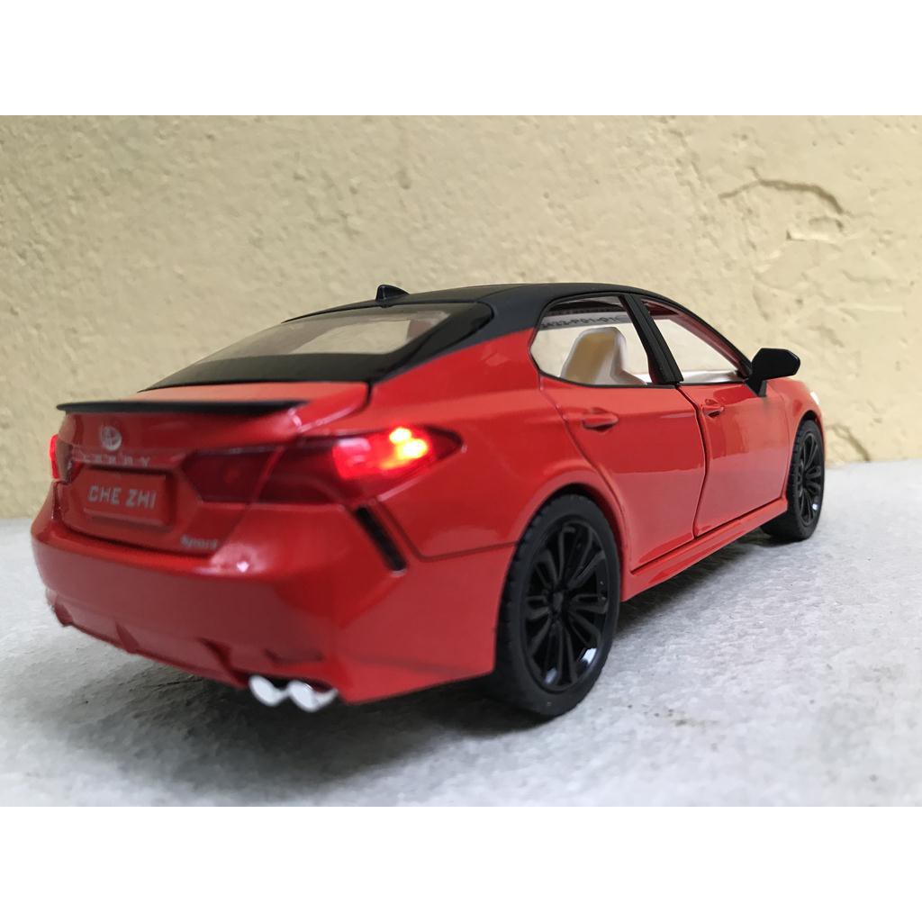 Mô hình xe ô tô TOYOTA CAMRY 2021 1:24