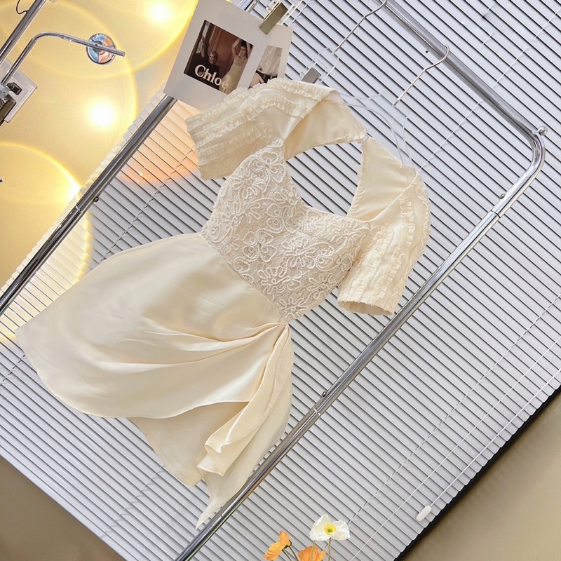 Váy tacta phối ren