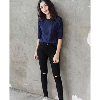 Quần jean rách gối cá tính