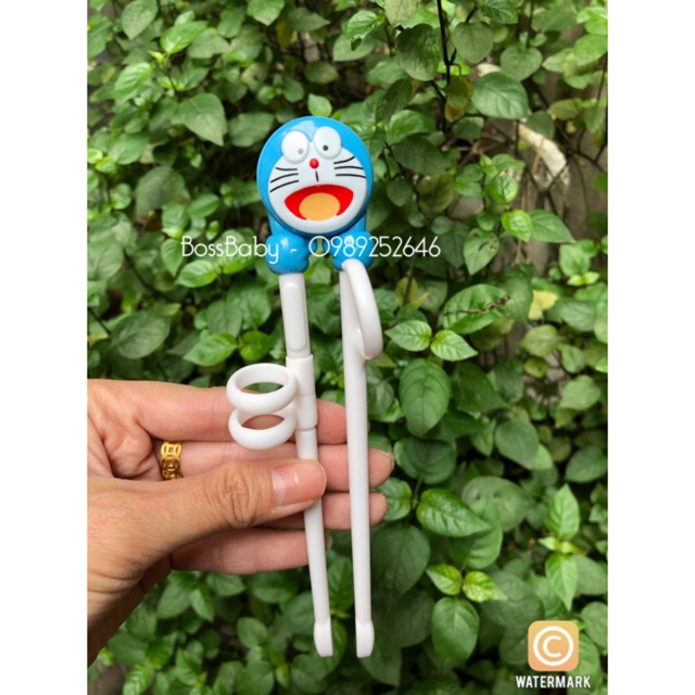 Đũa tập ăn cho bé hình Đoraemon