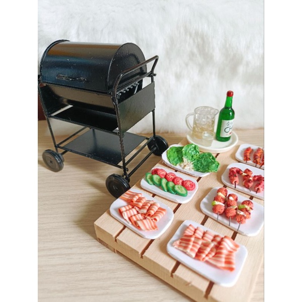 Set mô hình xe bếp nướng barbecue và các món nướng xiên que trang trí Nhà búp bê tỉ lệ 1:12, 1:8