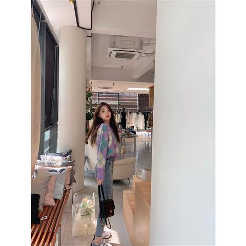 Áo len nữ tay dài dáng rộng in hình thoi mềm mại