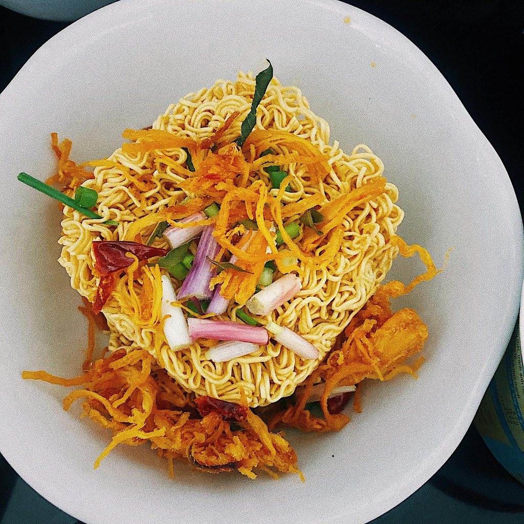 Khô gà lá chanh hũ PET 300g đồ ăn vặt VITUS | BigBuy360 - bigbuy360.vn