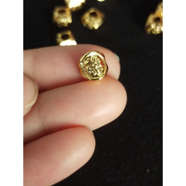 Charm Chặn Hạt Xâu Vòng