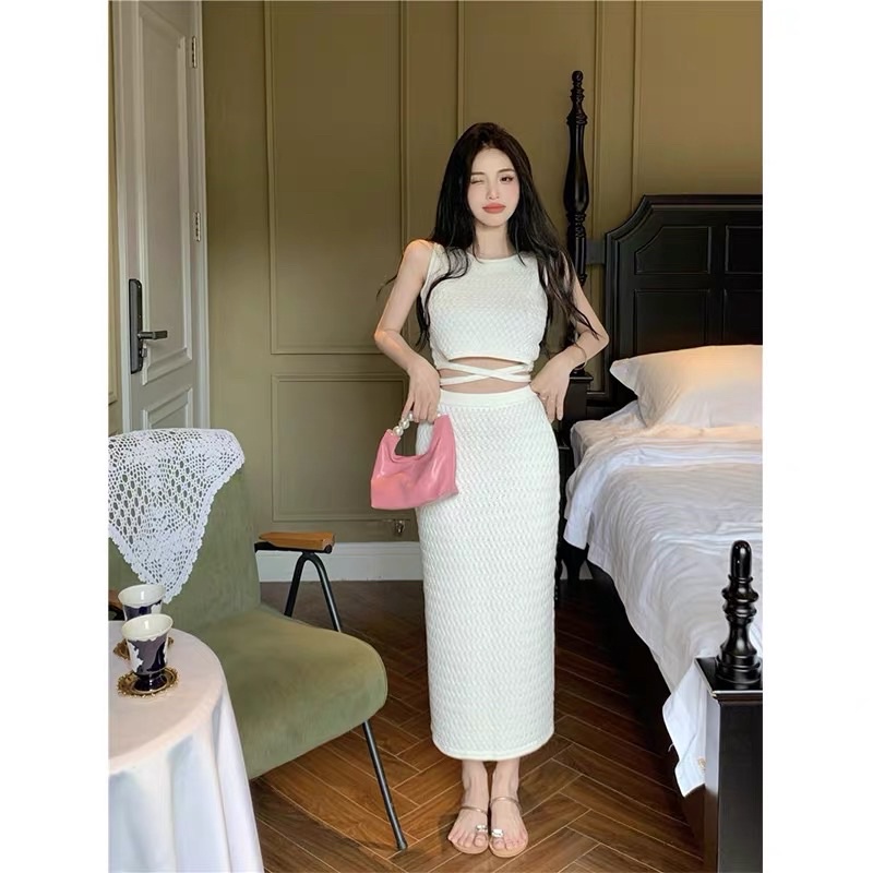Set áo ba lỗ buộc dây+ chân váy dài màu trắng