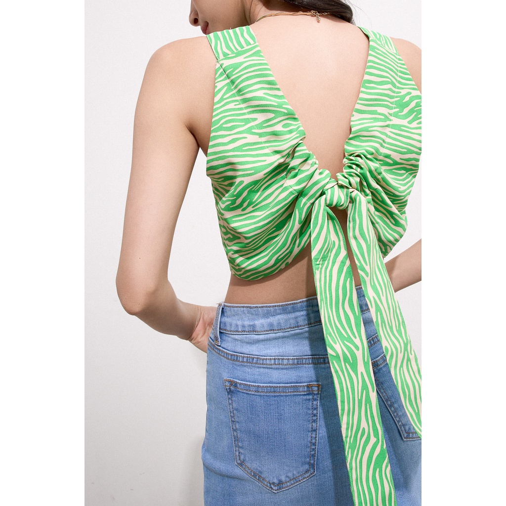 Áo croptop Maybi ôm hoạ tiết xanh lá không tay cột nơ sau