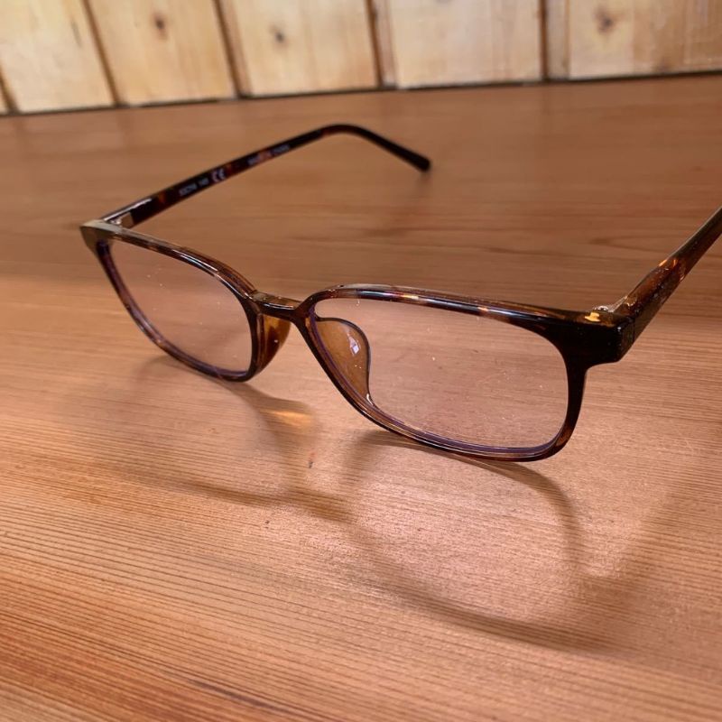 Kính chống UV, ánh sáng xanh Uniqlo