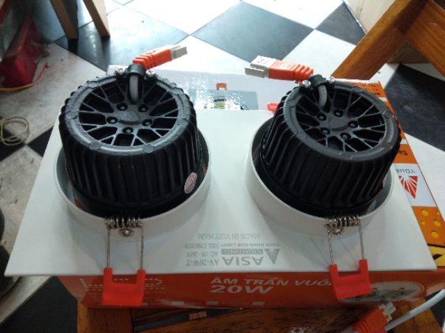 - ÂM TRẦN RỌI XOAY GÓC ĐÔI MẶT VUÔNG ASIA 20W MẶT TRẮNG, ĐEN VUÔNG SIÊU SÁNG,SIÊU BỀN