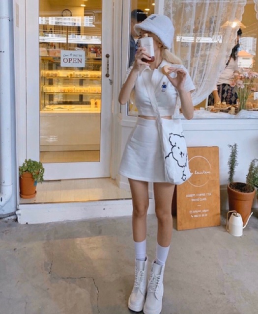 SET ÁO CROPTOP POLO CHÂN VÁY THÊU GẤU TRẮNG | BigBuy360 - bigbuy360.vn