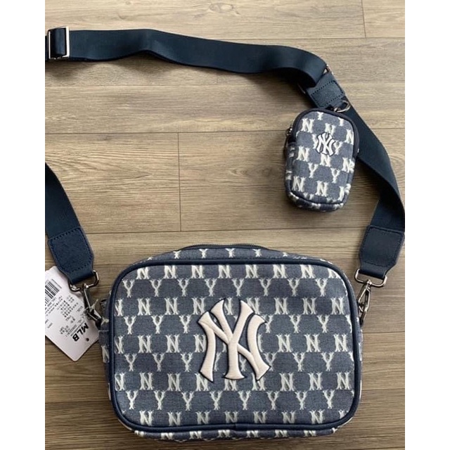 - Túi MLB Monogram đeo chéo chính hãng