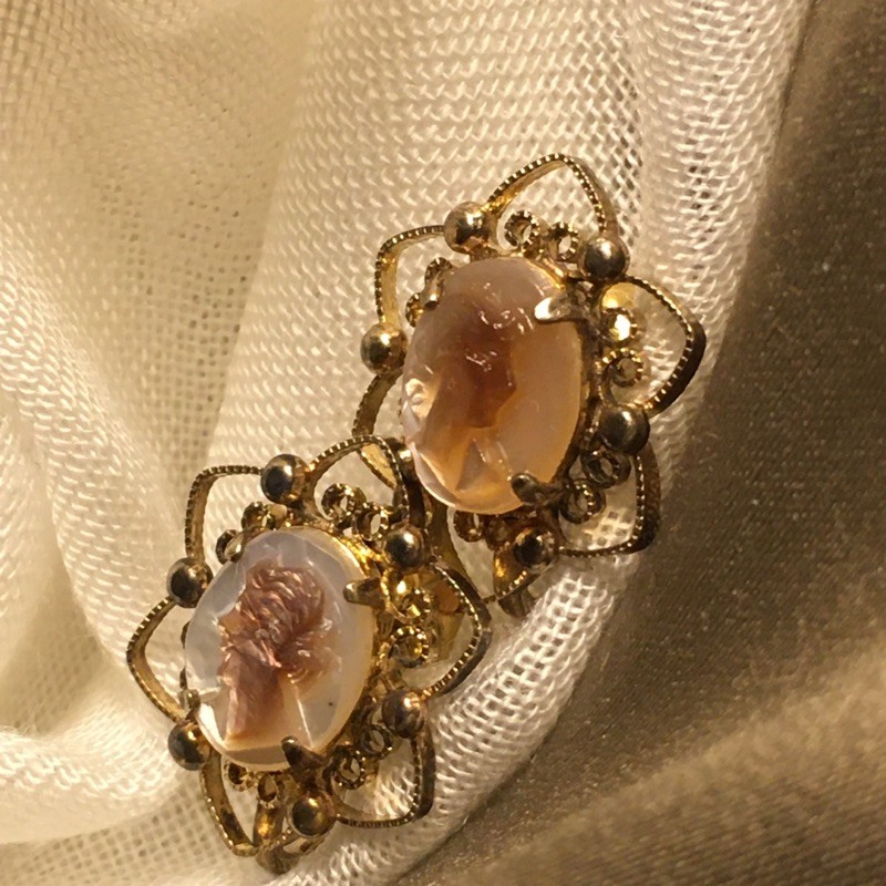 Bông tai kẹp nhỏ vintage cameo cô gái hoa điêu khắc