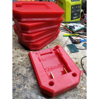 ( MTools ) Đế lấy nguồn từ pin DEWALT 20v