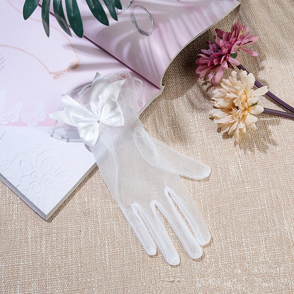 Găng tay cô dâu phối nơ ren trắng hợp thời trang thanh lịch