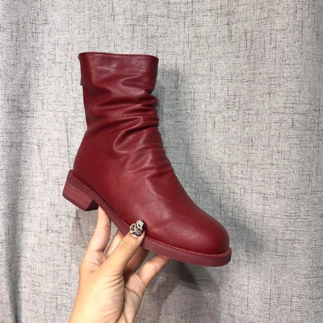 Boot da màu đỏ