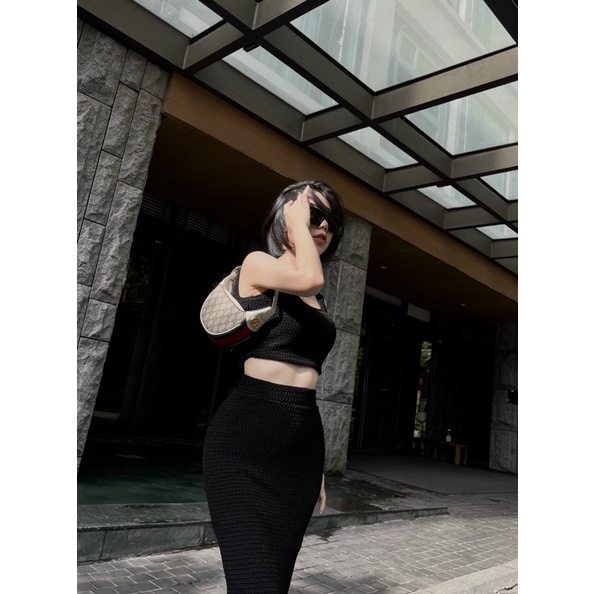 Áo croptop sát nách + Chân váy body
