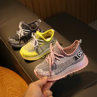 Giày thể thao có đèn LED dễ thương cho bé