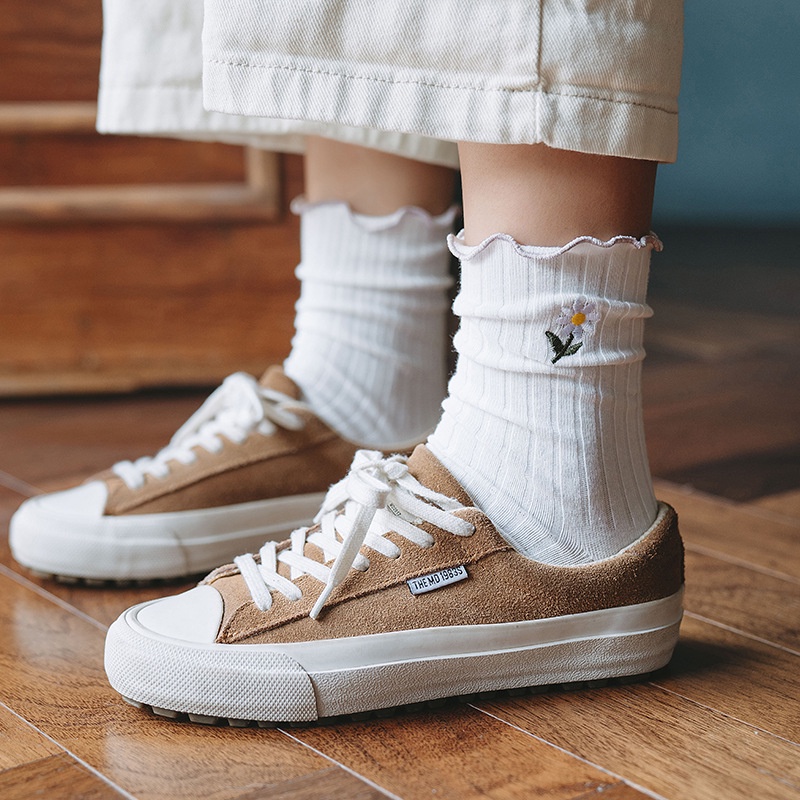 Tất ren WAFNHA D202 thêu hoa cổ vừa dễ phối đồ thời trang cao cấp cho nữ