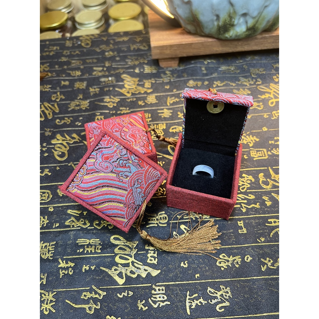 Hộp Nhẫn Chất Liệu Gấm Đẹp Màu Nhiều Màu Size 6.5x6x3.5cm