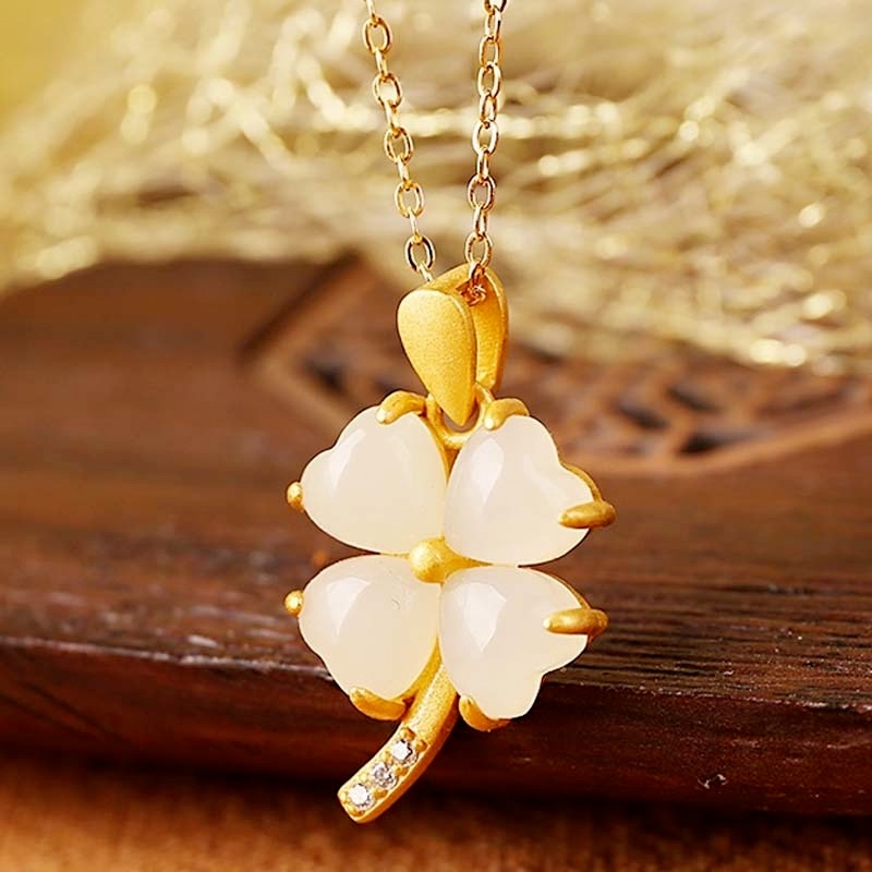 Vòng cổ Mặt Cỏ Bốn Lá Đính Đá Ngọc Bích