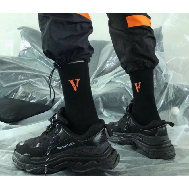 Vớ chữ V, FRIENDS cao cổ Nam Nữ phong cách thể thao, trẻ trung, năng động.