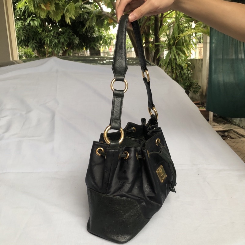 Túi chuẩn si. Túi qua sử dụng. Khách vui lòng xem hình nếu muốn biết thêm thông tin sản phẩm mời khách vô chat. Thanks .