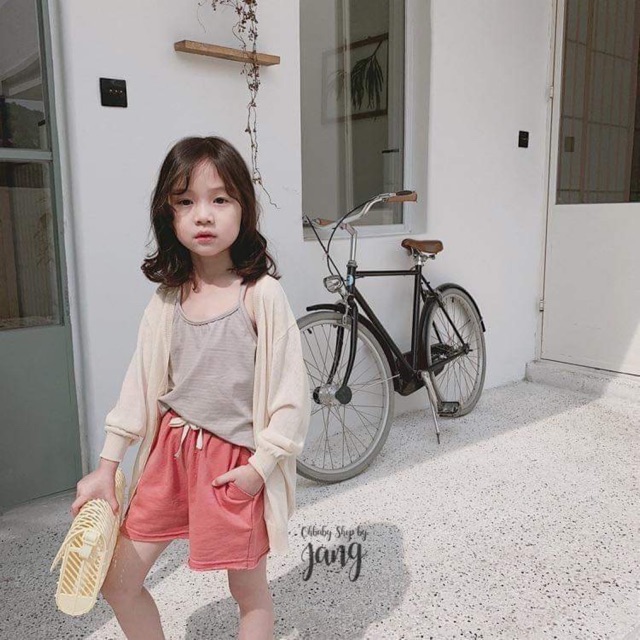 Áo khoác nhẹ , thích hợp khoaac ngoài áo thun , mix vs quần hay váy đều đẹp , chất len mỏng nhẹ , bo cổ tay , phong cach