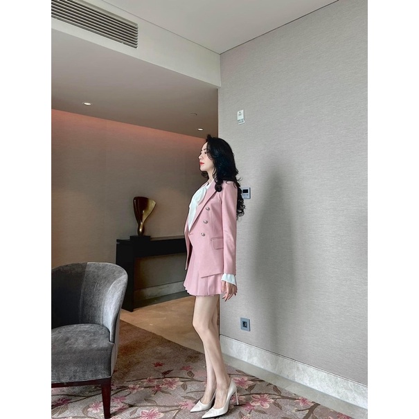 NKN Design - Áo Vest Nữ Blazer Màu Hồng Và Chân Váy Xếp Ly Lauren